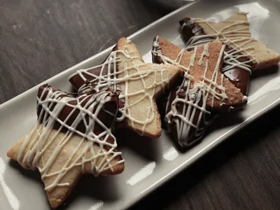 Biscoito de chocolate amanteigado de Natal | Band Receitas