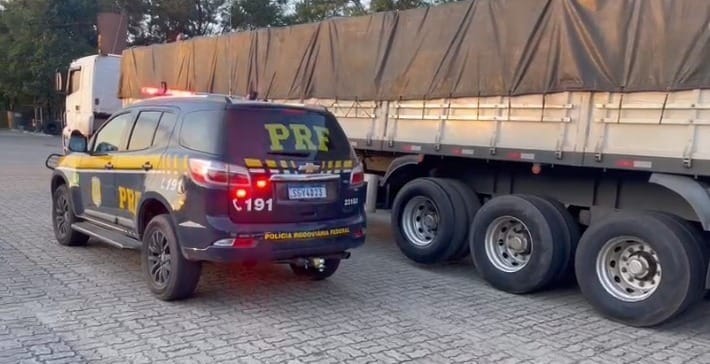 PRF apreende quase três toneladas de maconha na Rodovia Presidente Dutra