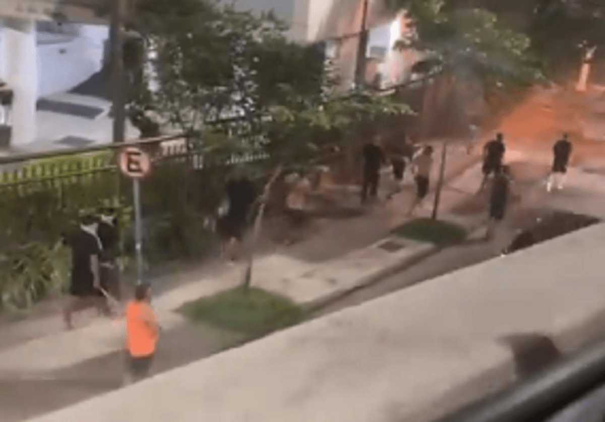 Lutadores de artes marciais se juntam para enfrentar criminosos em Copacabana