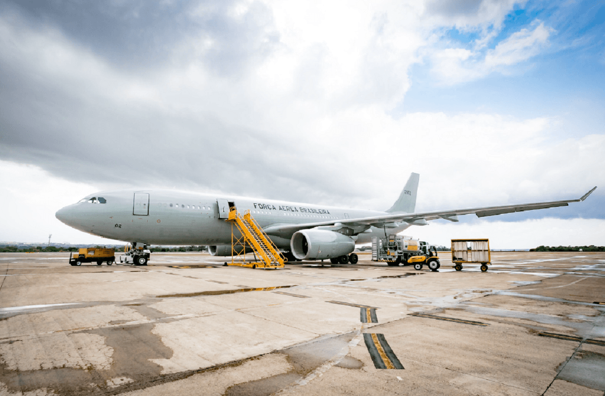 Decolagem de avião para repatriar brasileiros no Oriente Médio é adiada