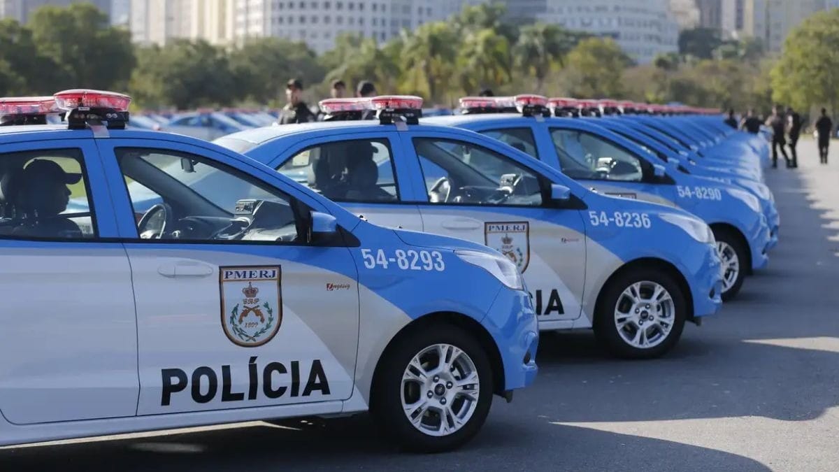 Policiais militares flagrados em extorsão permanecem ativos na corporação