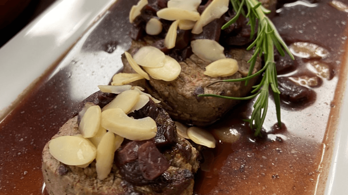 Medalhão de filé-mignon ao vinho | Band Receitas