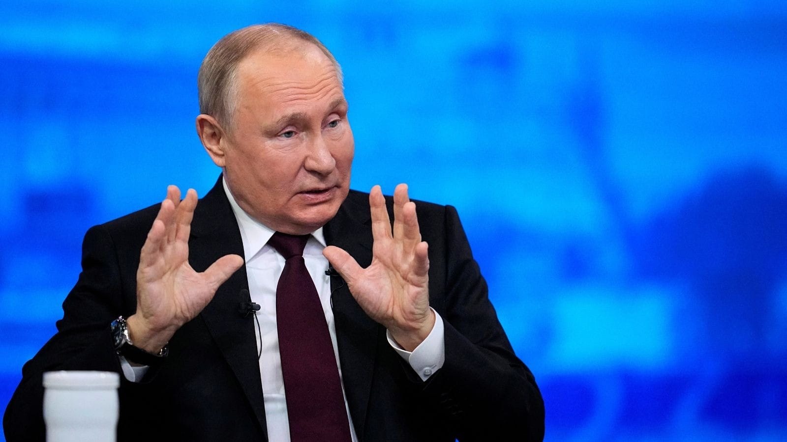 Putin admite encontro com Zelensky, mas impõe condição de reunião em Moscou