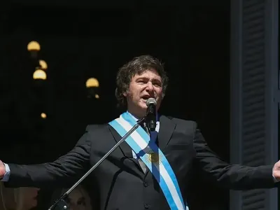 Milei é elogiado e recebe presente de Donald Trump