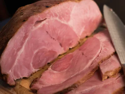 O que fazer com o tender que sobrou? Estrogonofe, milanesa e mais receitas