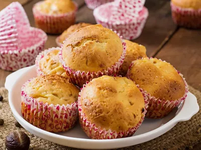 Muffin de laranja com cenoura combina com café da manhã e praia