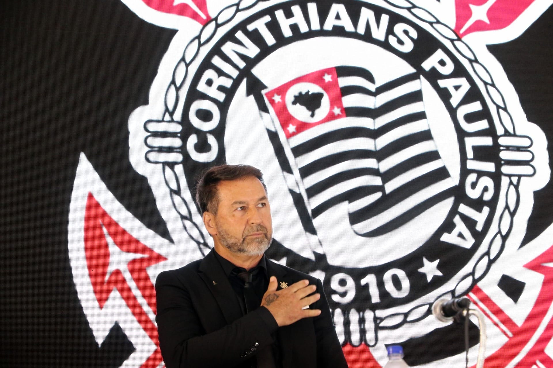 Corinthians publica balanço e confirma déficit de R$ 181,7 mi; dívida vai a R$ 2,4 bi