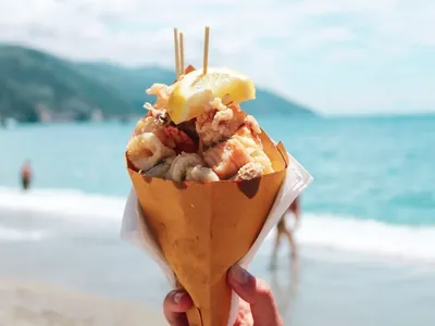 Qual é o alimento mais perigoso para comer na praia? Saiba quais cuidados tomar