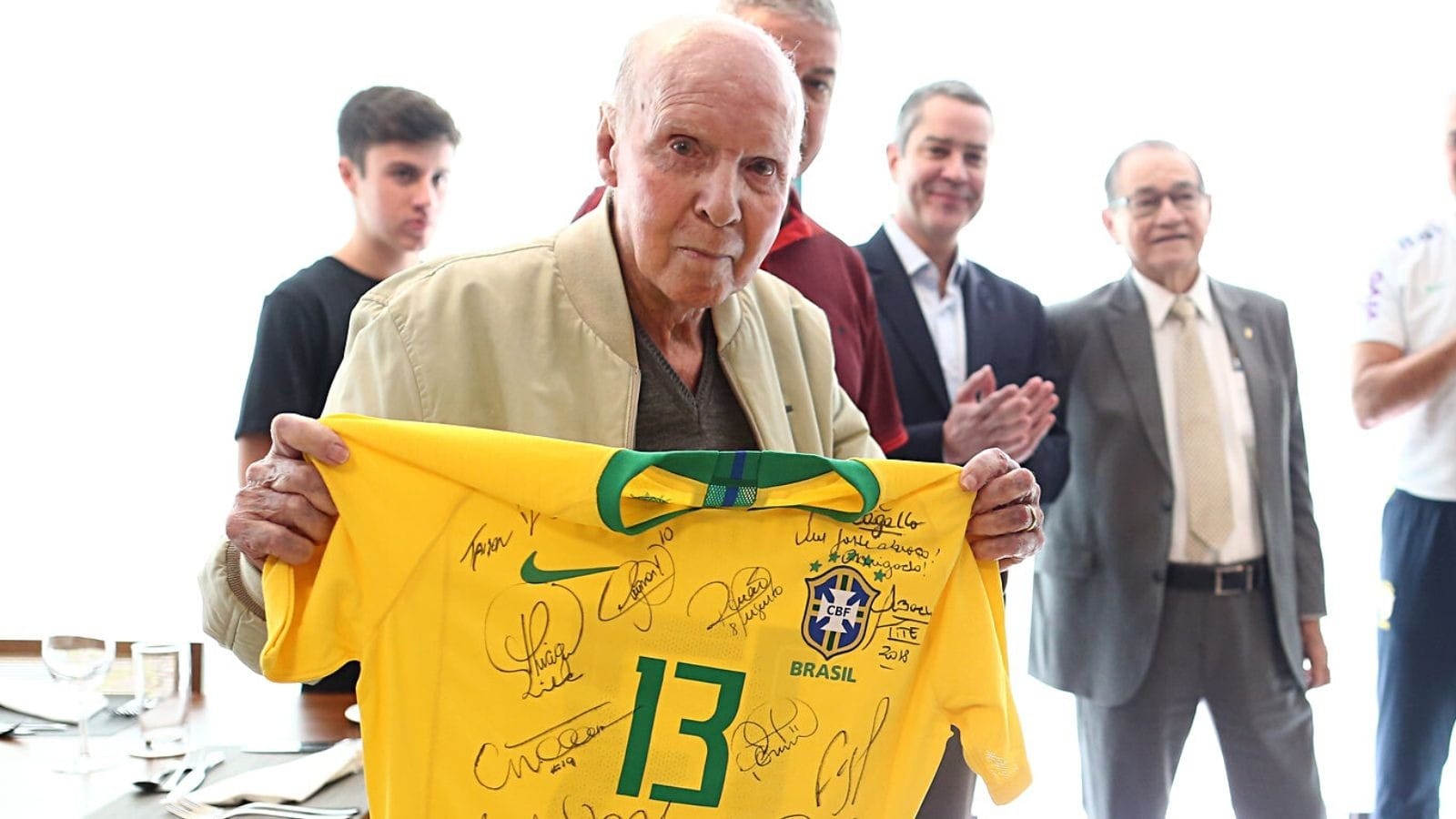 Veja a origem da relação do número 13 com Zagallo