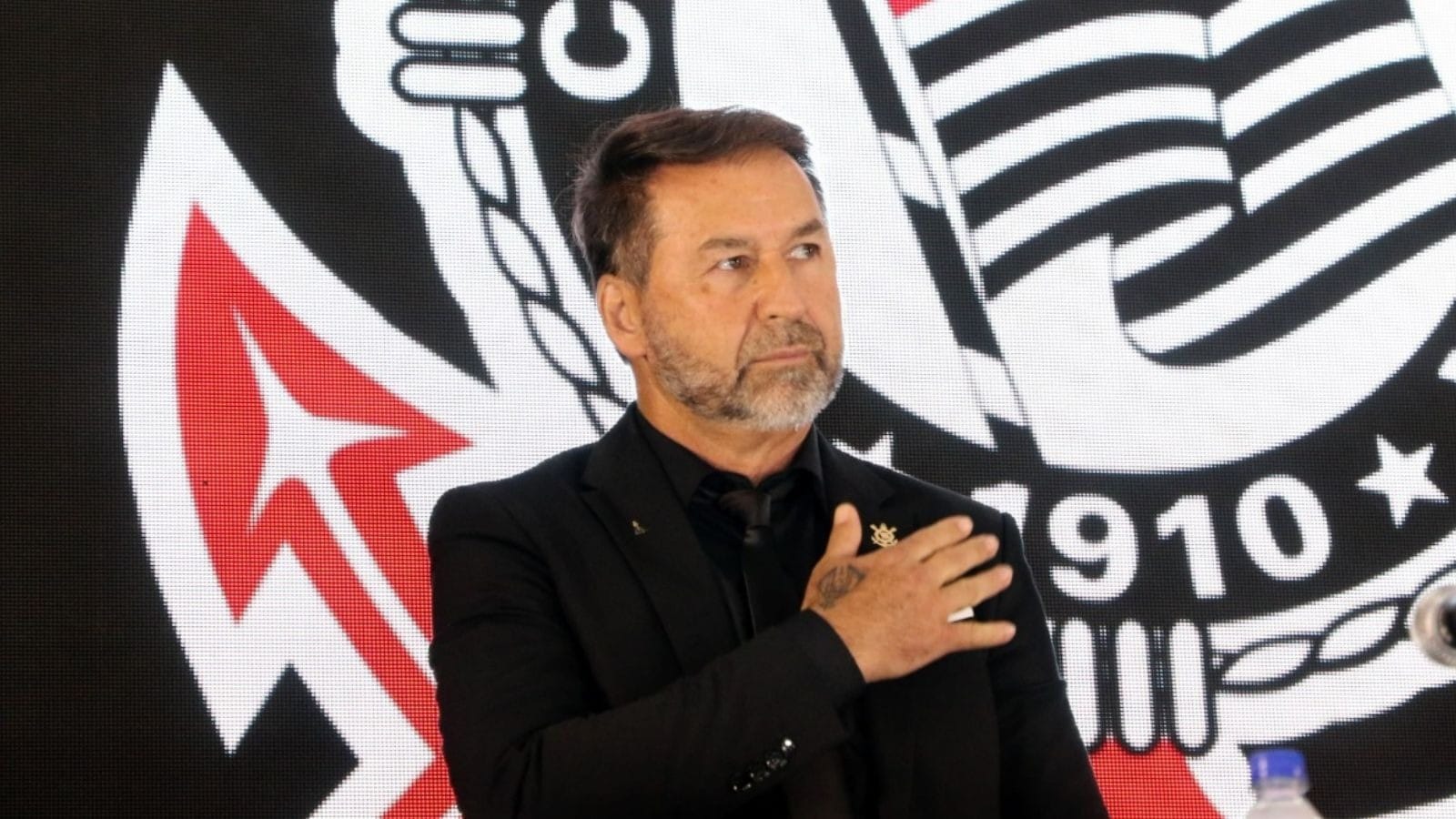 Corinthians vota expulsão de Augusto Melo; entenda o caso