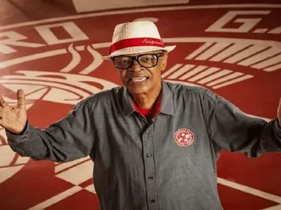 Morre Quinho do Salgueiro, uma das mais conhecidas vozes do carnaval