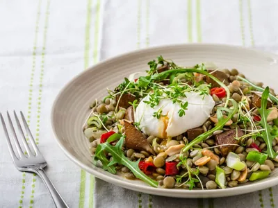 Salada de lentilha: aprenda receita refrescante e nutritiva para o verão