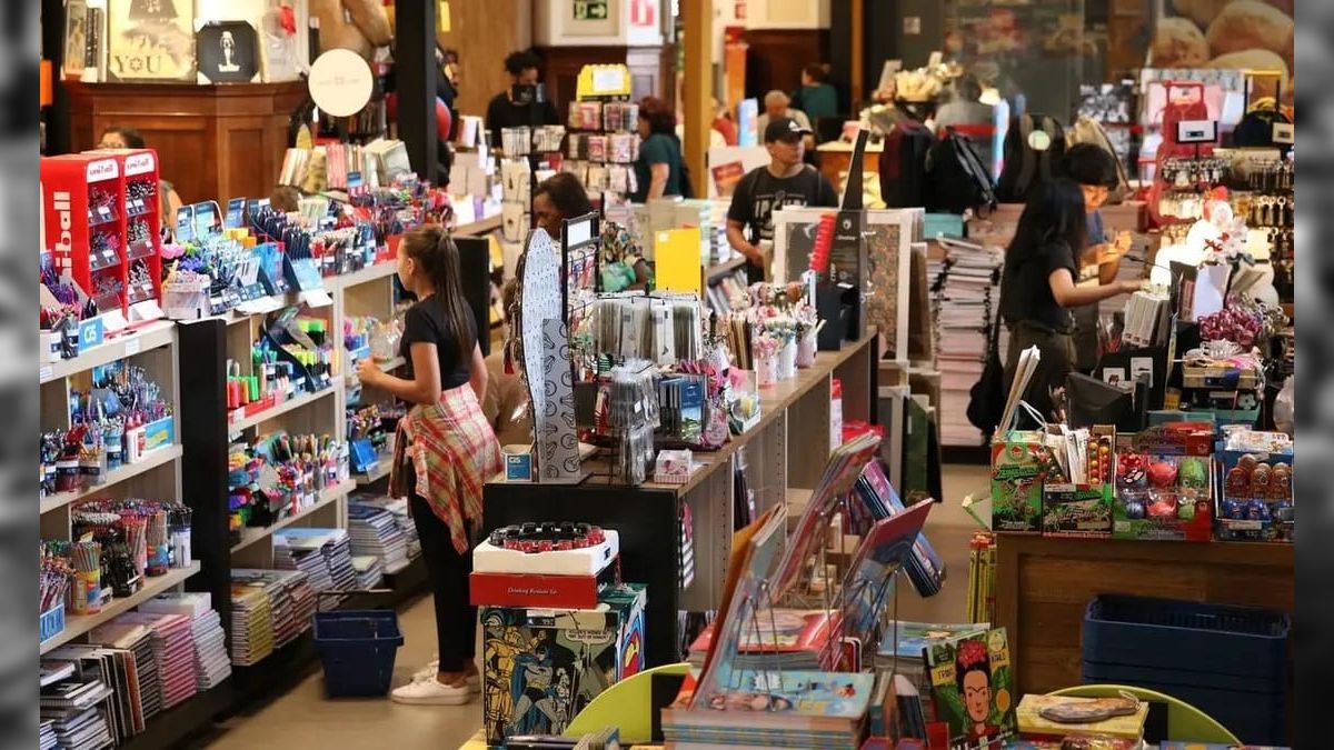 Consumidores antecipam compra de material escolar; veja como economizar