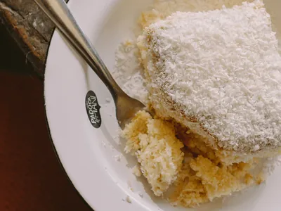 Bolo de coco gelado: chef Helena Rizzo ensina receita de restaurante