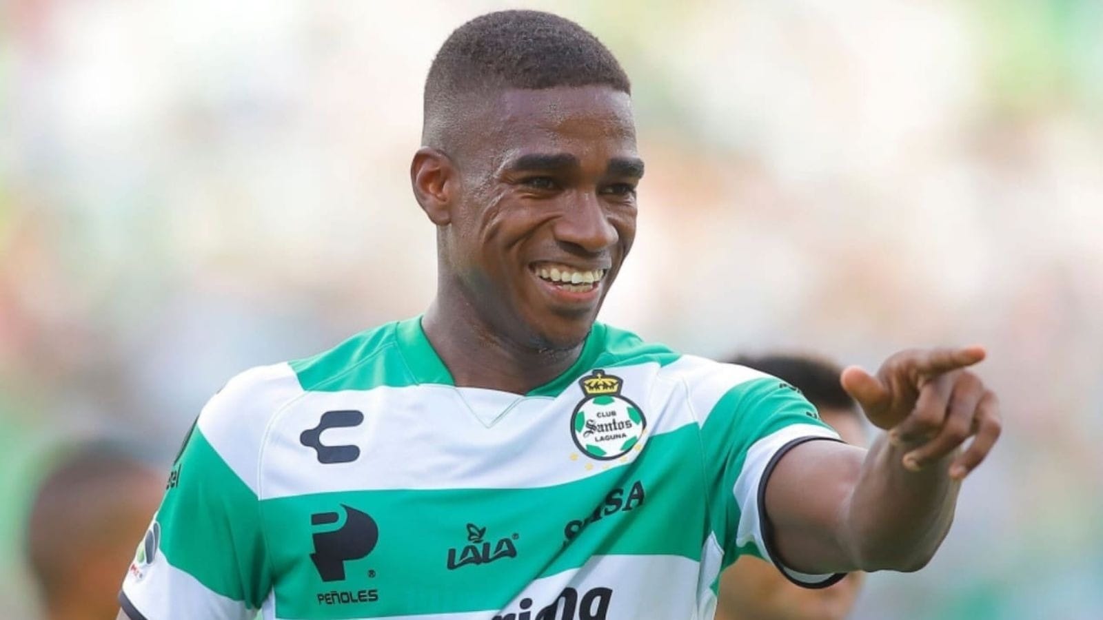 Diretor de futebol do Corinthians confirma contratação do zagueiro Félix Torres