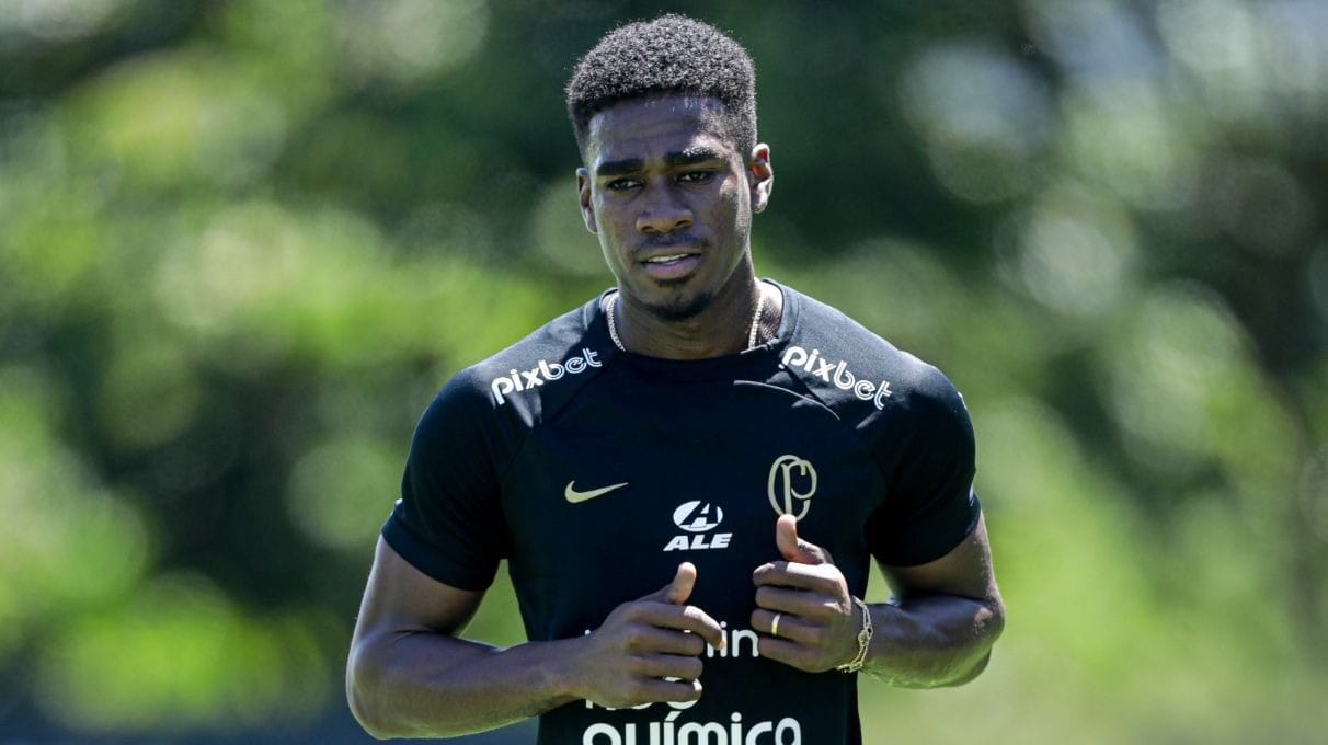 Corinthians oficializa a contratação do zagueiro equatoriano Félix Torres
