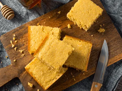 Bolo de milho cremoso é receita curinga para as férias; aprenda a fazer