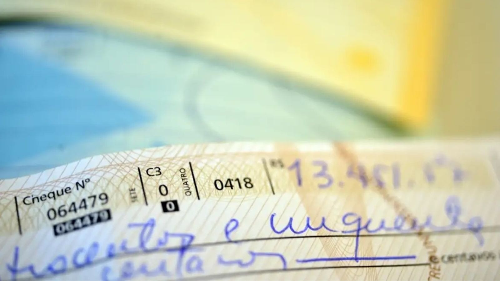 Cheques ainda movimentam R$ 472,7 bilhões na economia brasileira
