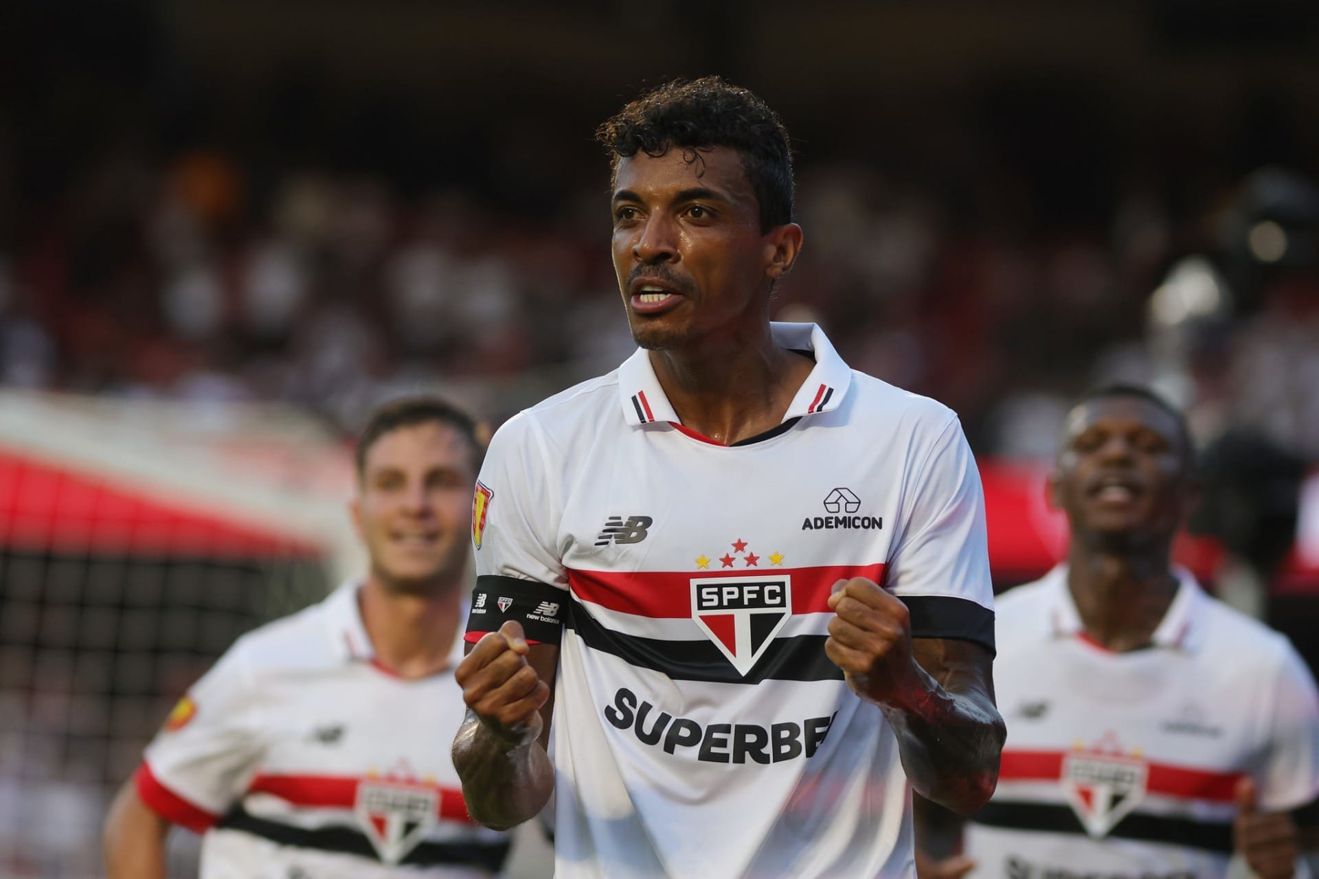Luiz Gustavo cobra diretoria do São Paulo: "Todo mundo tem responsabilidade"