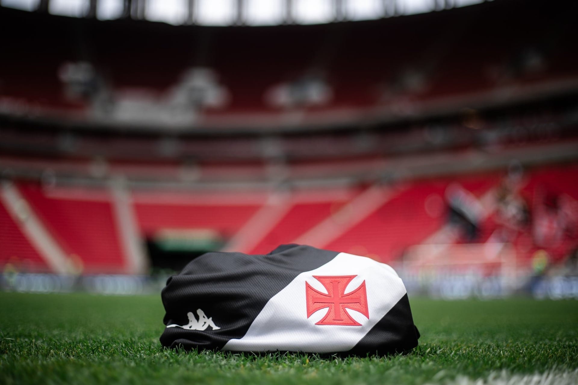 Vasco busca fornecedora esportiva de “primeira linha”; Puma está praticamente descartada