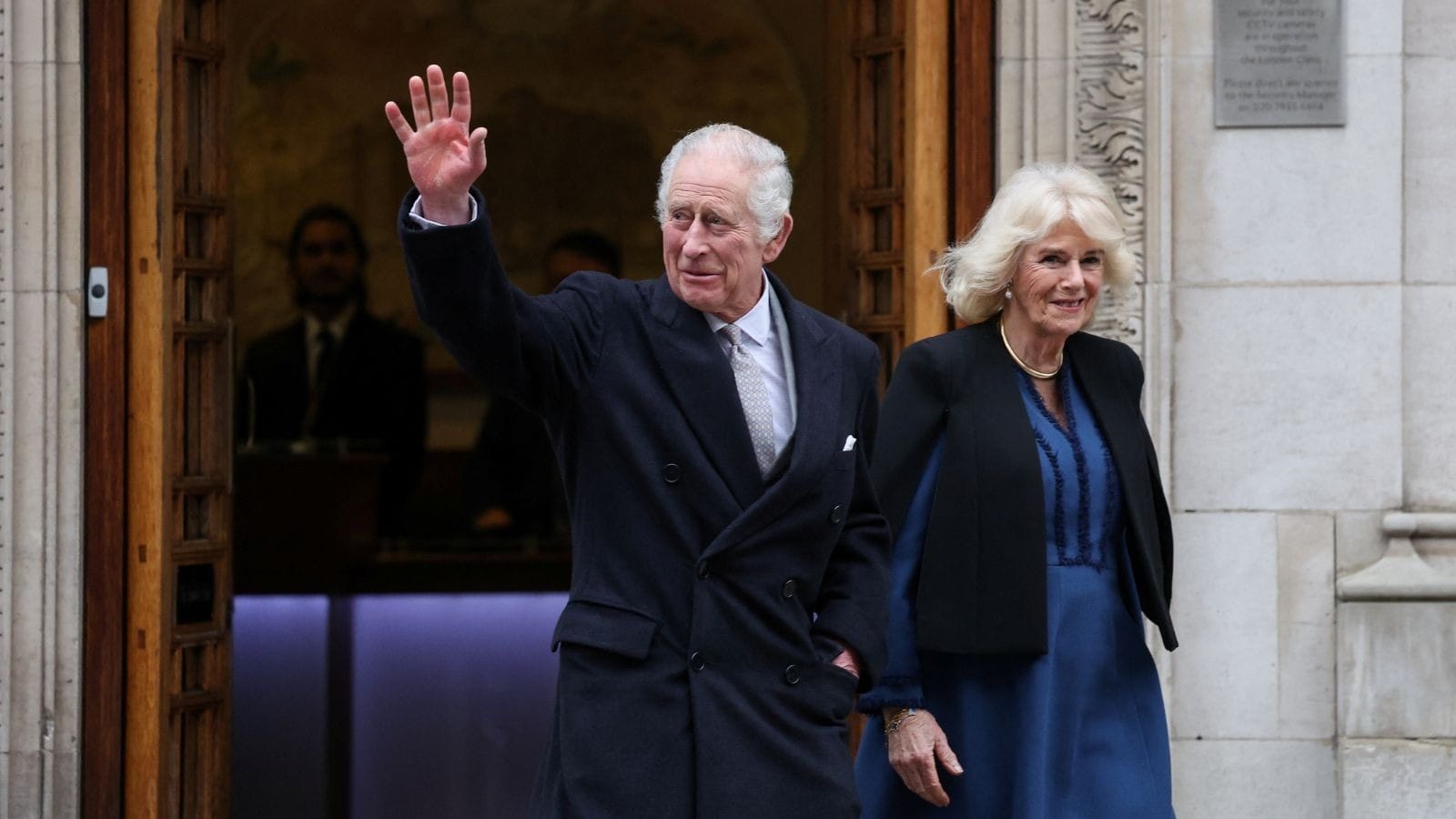 Rei Charles III deixa hospital em Londres após cirurgia de próstata