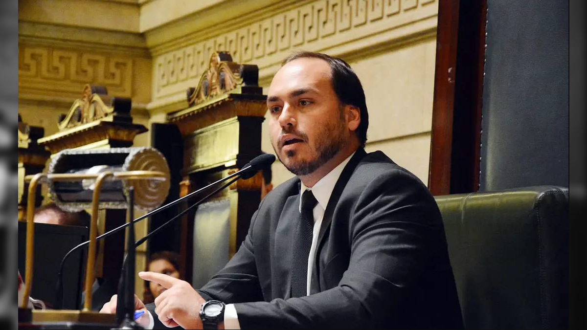 'O velho não está bem', diz Carlos Bolsonaro no segundo dia do julgamento do pai