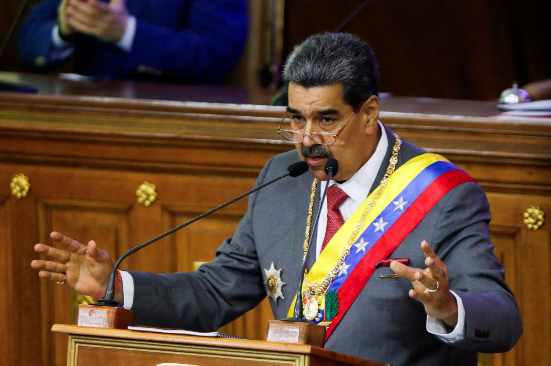Venezuela diz que Trump quer invadir o país; EUA mobilizam aviões de guerra