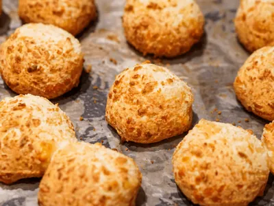 Pão de queijo de liquidificador é receita fácil para o lanche das crianças
