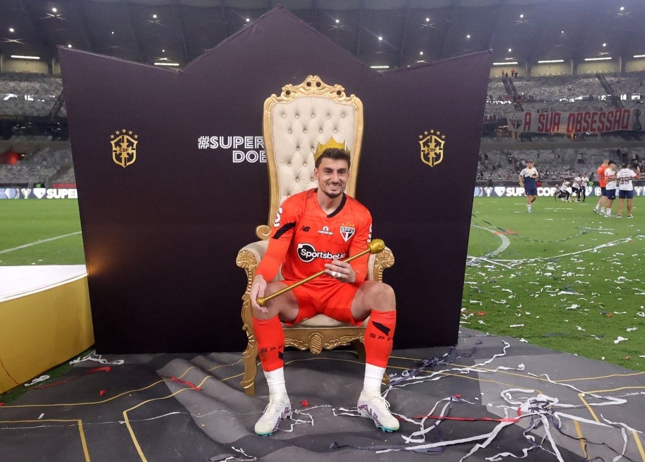 Goleiro Rafael renova com São Paulo até 2027 e comemora: 'É o projeto da minha vida'