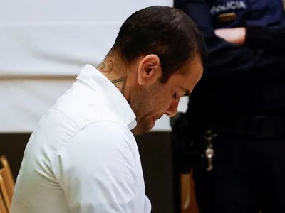 Daniel Alves é condenado a quatro anos e meio de prisão por estupro