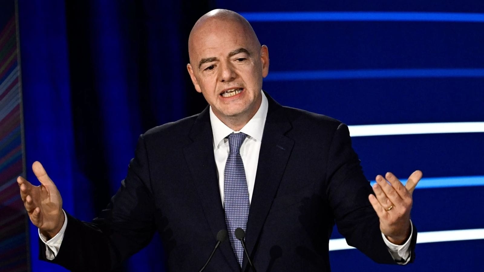 Novas regras da Fifa impõem multa para casos de racismo no futebol e reforçam punição por WO