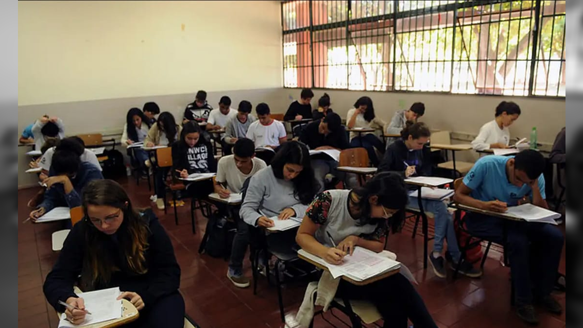 Cláudio Humberto: aprovação do Novo Ensino Médio representa derrota para governo