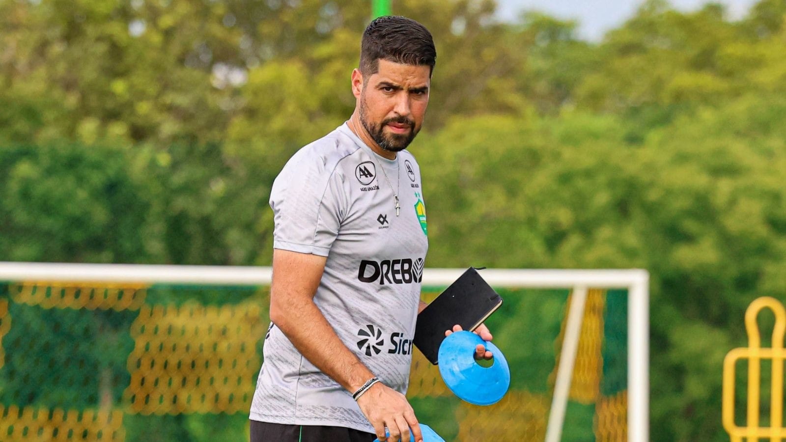 Auxiliar de António Oliveira vai comandar o Corinthians contra a Portuguesa