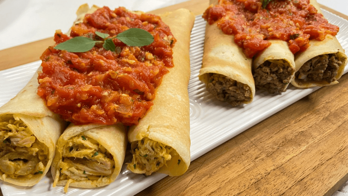 Panquecas de carne e de frango ao molho rústico de tomate | Band Receitas