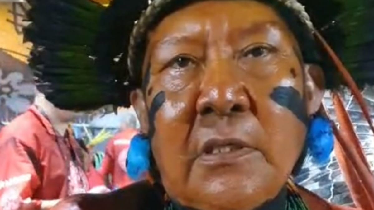 Em desfile sobre yanomamis, Davi Kopenawa cobra governo: "Não cruzar os braços"