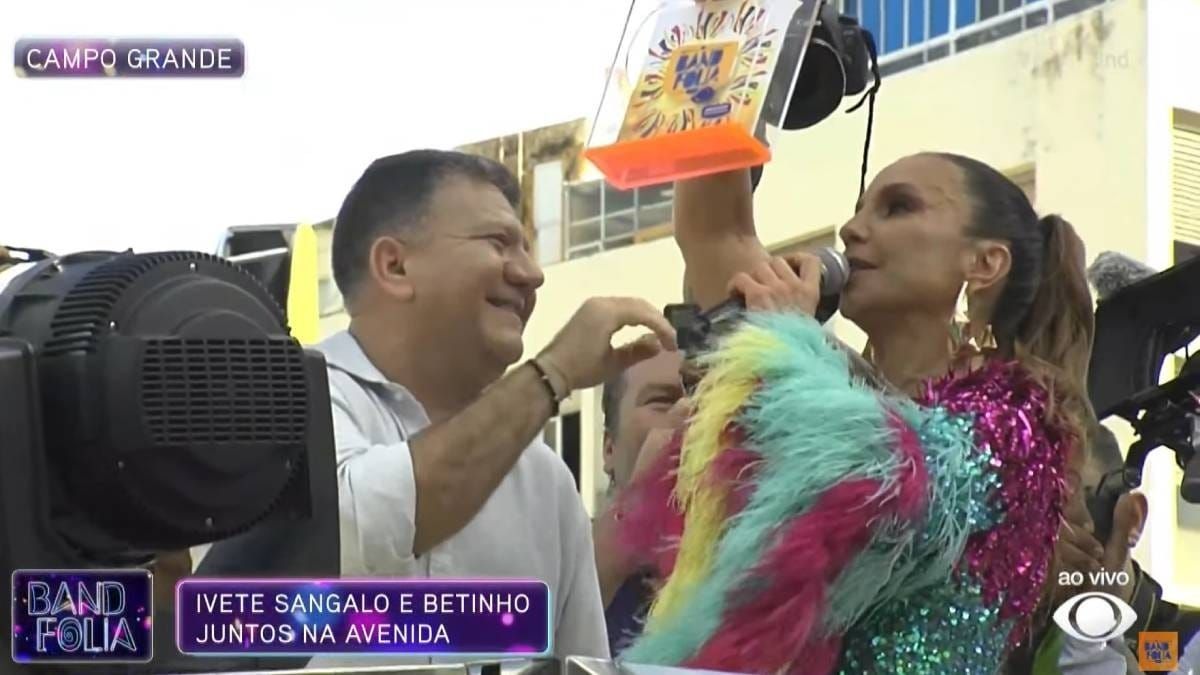 Ivete Sangalo ganha o Troféu Band Folia 2024 com a música "Macetando"