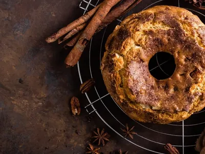 Bolo de canela: receita da chef Carole Crema fica pronta em 30 minutos