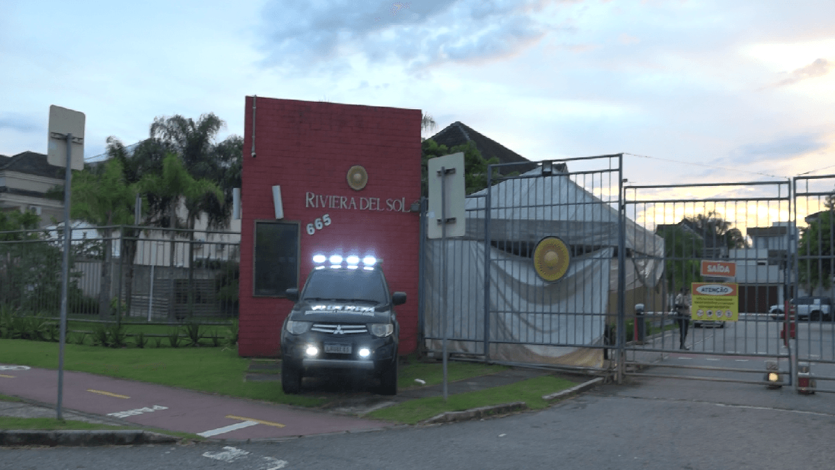 Polícia intedita duas empresas e apreende dois carros em operação contra milícia