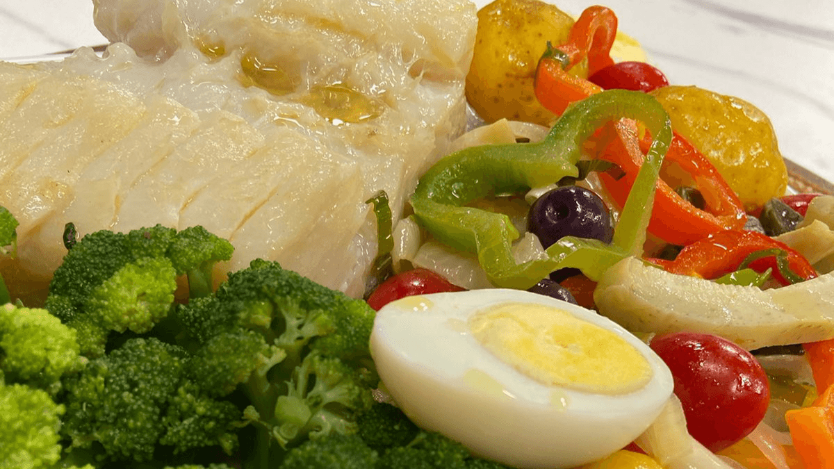 Bacalhau bem temperadinho com legumes cozidos | Band Receitas