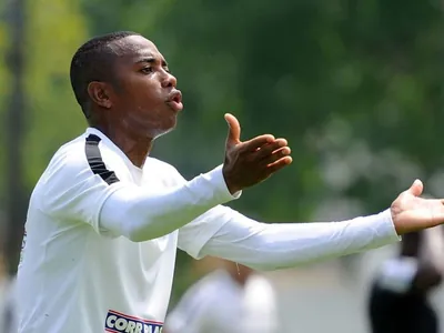 Justiça nega pedido de redução de pena de Robinho após ex-jogador fazer curso na prisão