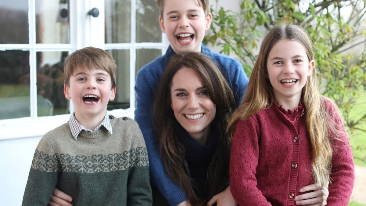 Kate Middleton pede desculpas por foto acusada de manipulação