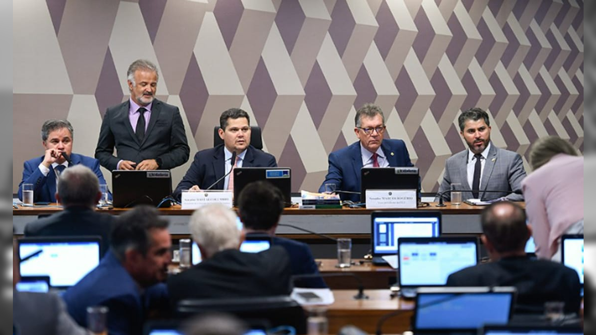 CCJ do Senado vota PL da dosimetria em meio a críticas de senadores