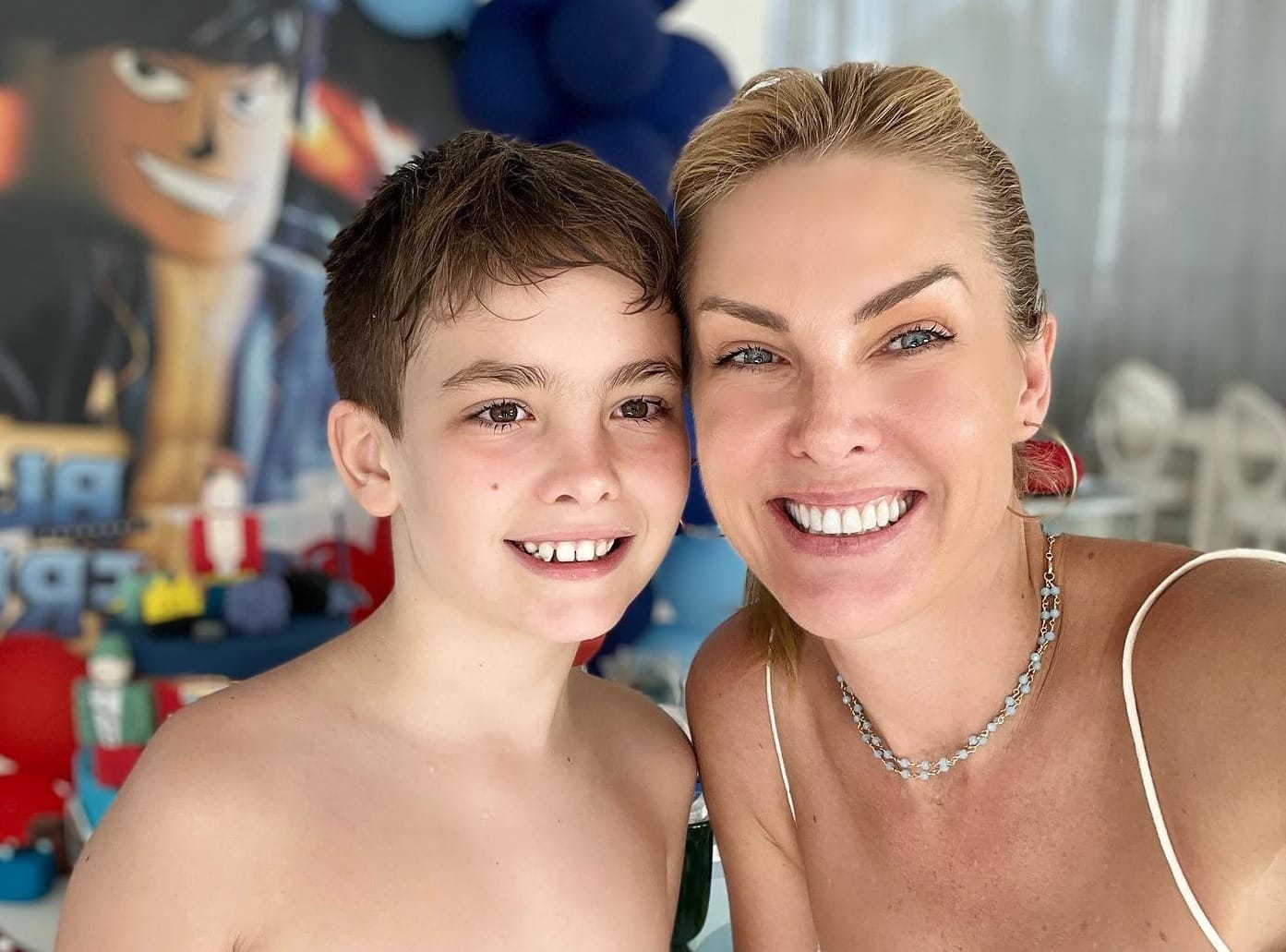 Ana Hickmann faz festa para o filho e ganha elogio de Edu Guedes: "Maravilhosa"