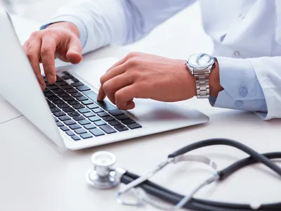 Enamed: Associação de Médicos do Brasil defende exame ao final do curso