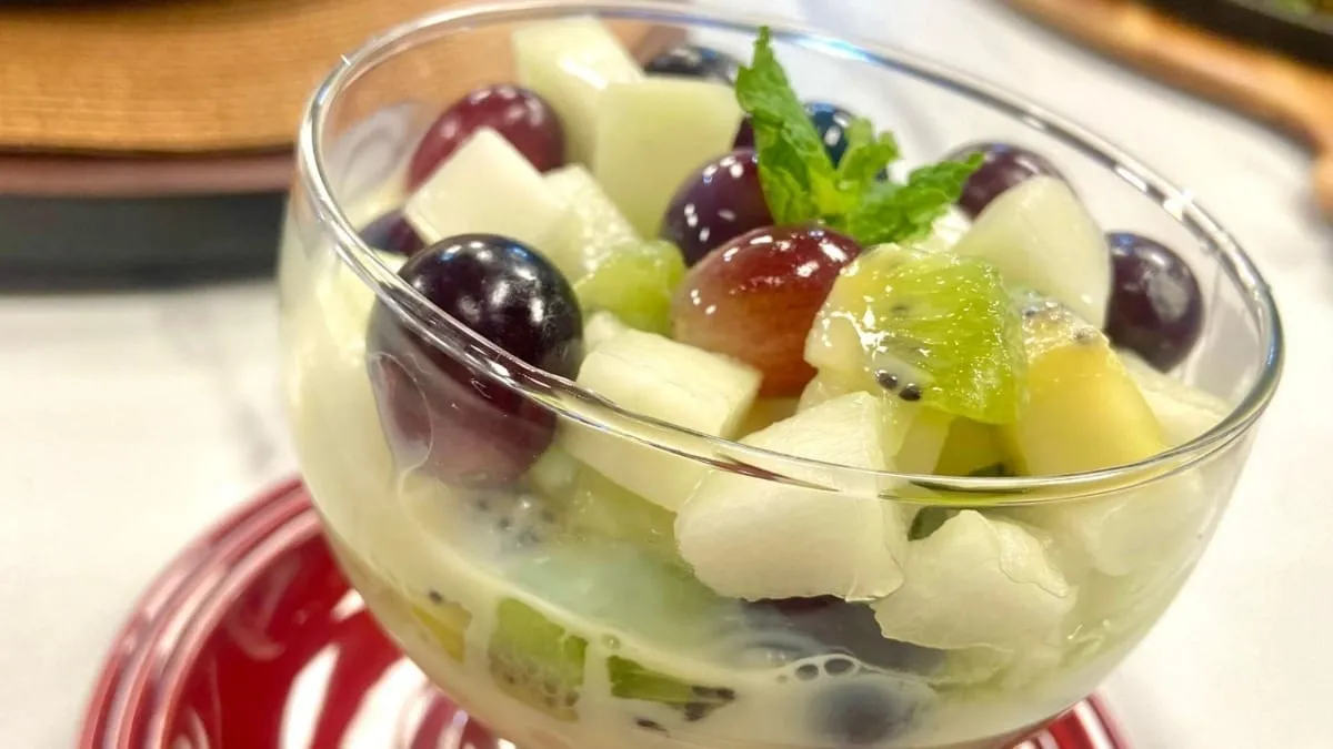 Salada de frutas com leite condensado fit | Band Receitas