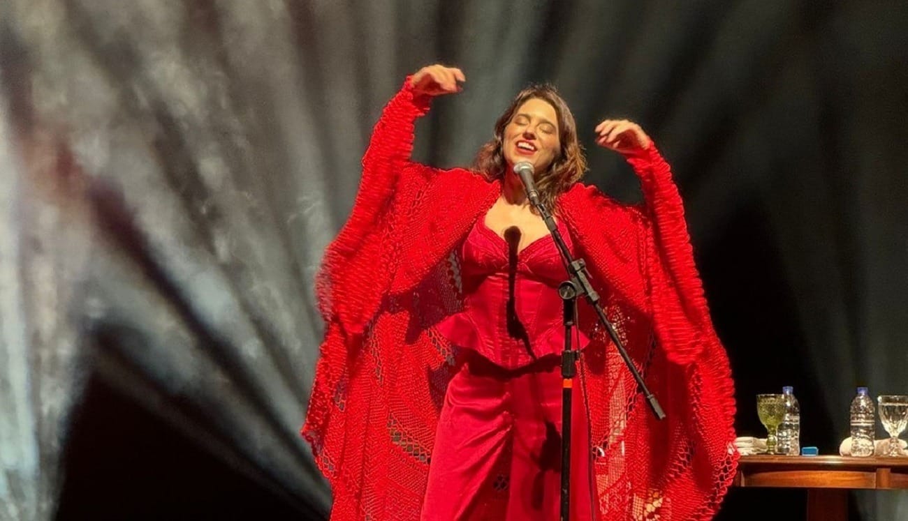 Monique Kessous celebra 15 anos de carreira em show intimista no Rio