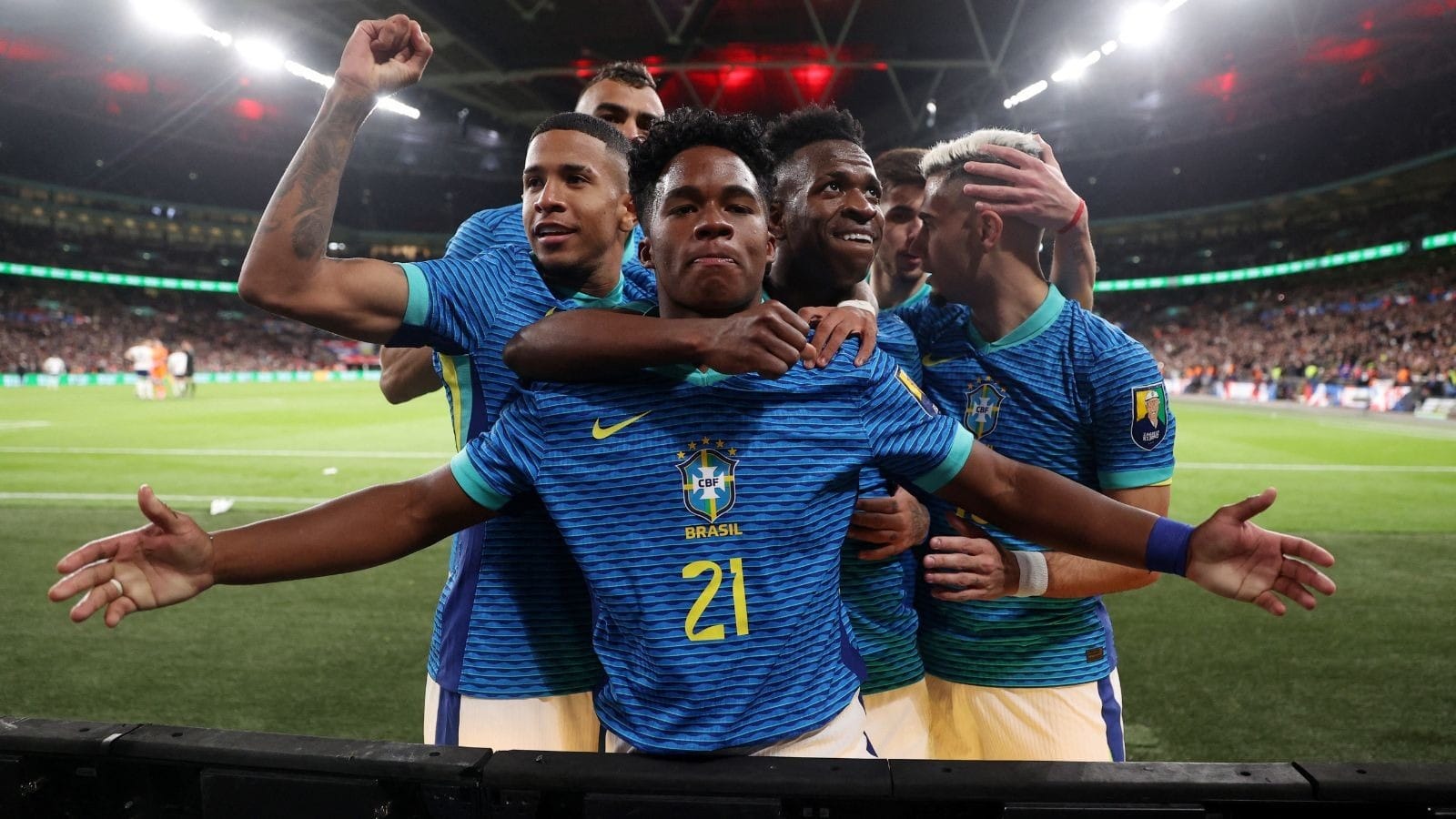 Seleção de vermelho? Relembre quando o Brasil jogou com outras cores