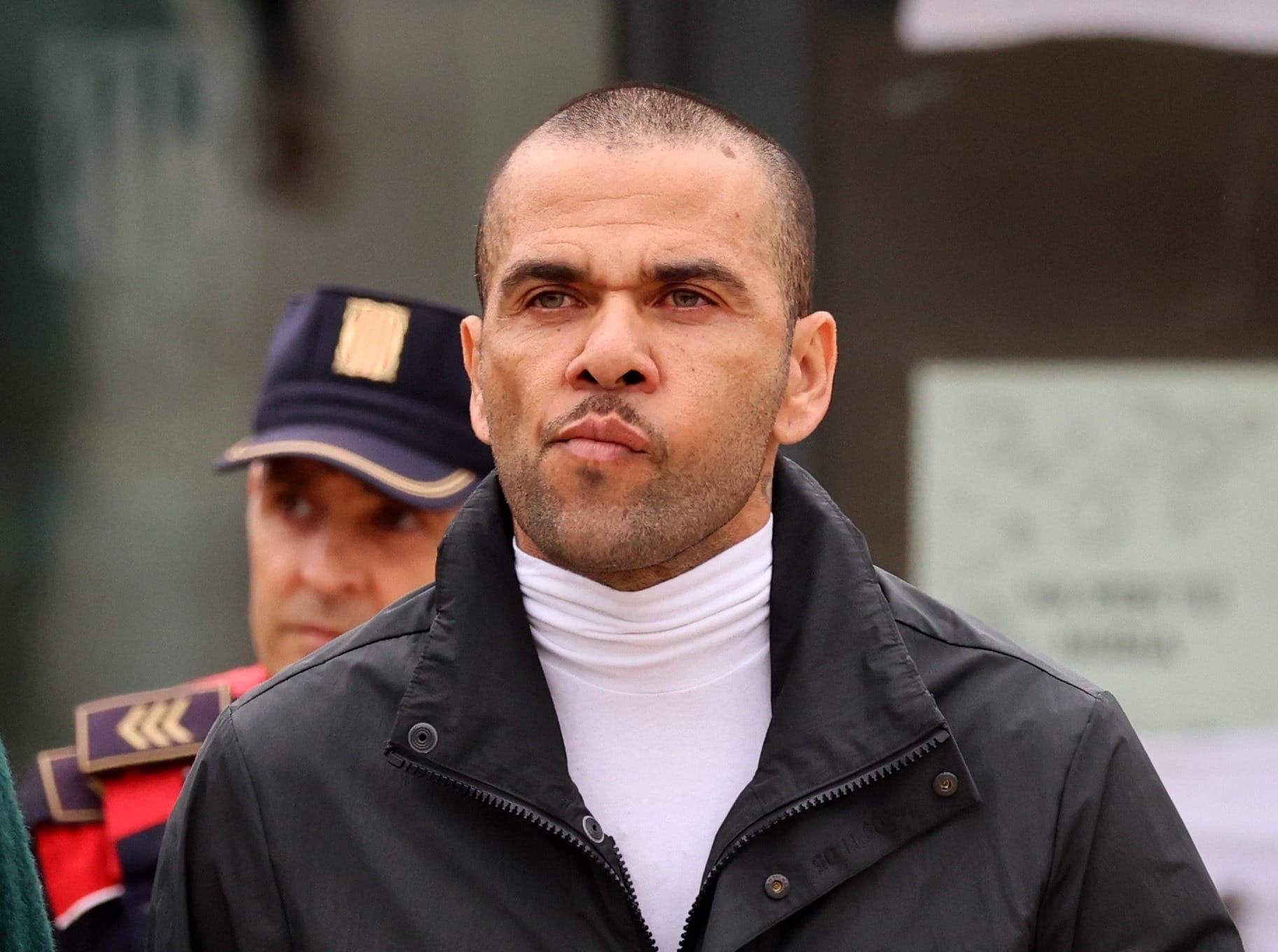 Daniel Alves é absolvido pela Justiça da Espanha da condenação por estupro