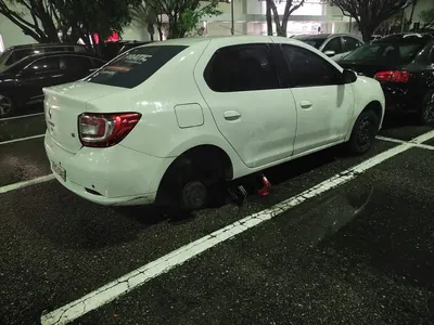 Motorista de aplicativo tem rodas do carro furtadas dentro de shopping