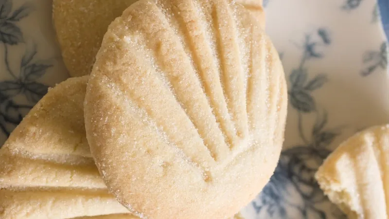 À moda antiga: biscoitinhos de coco amanteigados lembram tardes na casa da vovó